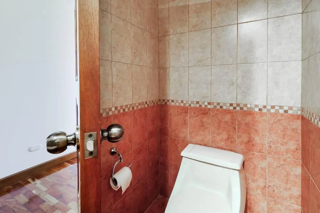 Dp1, Spacious & Bright Flat, 4 Mins To Cayala Guatemala City Apartment