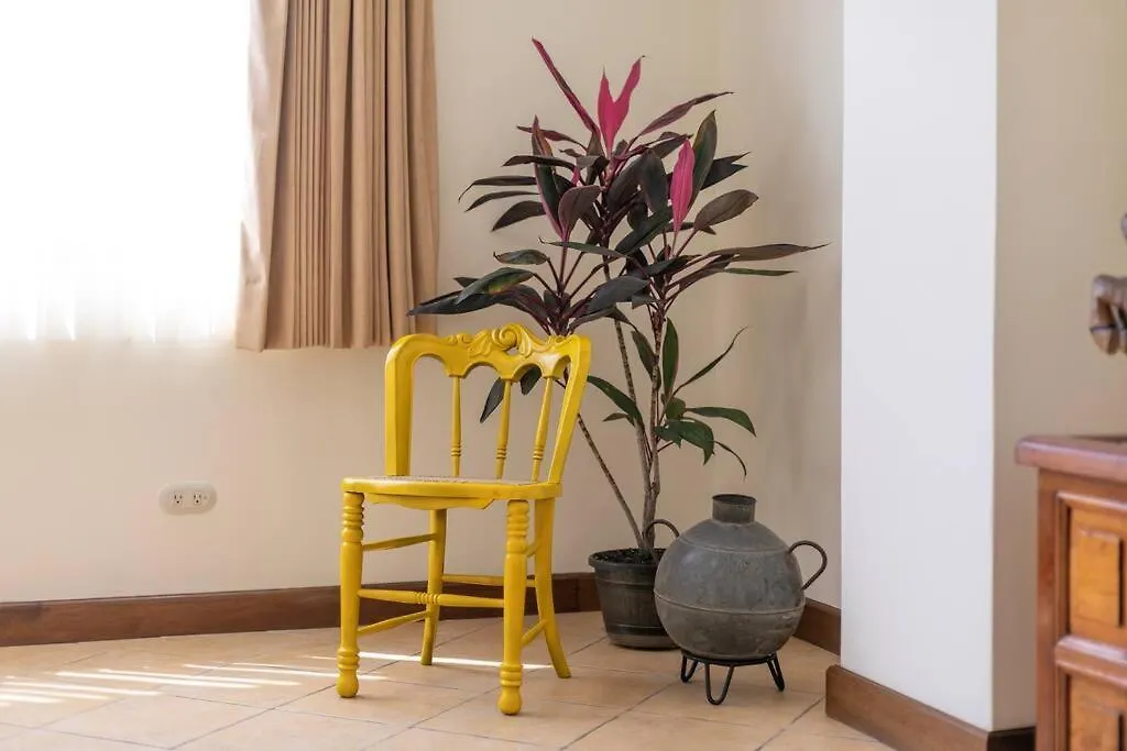 Dp1, Spacious & Bright Flat, 4 Mins To Cayala Guatemala City Apartment
