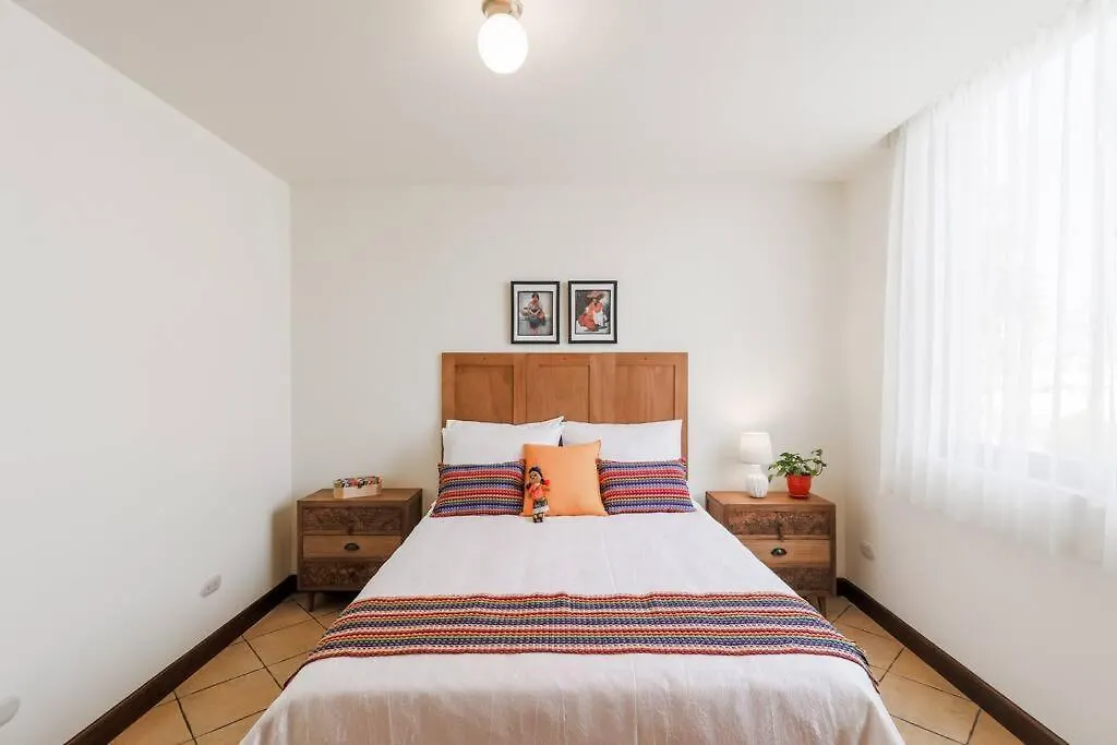 Dp1, Spacious & Bright Flat, 4 Mins To Cayala Guatemala City 0*,