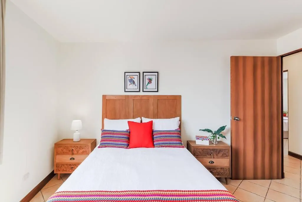 Apartment Dp1, Spacious & Bright Flat, 4 Mins To Cayala Guatemala City