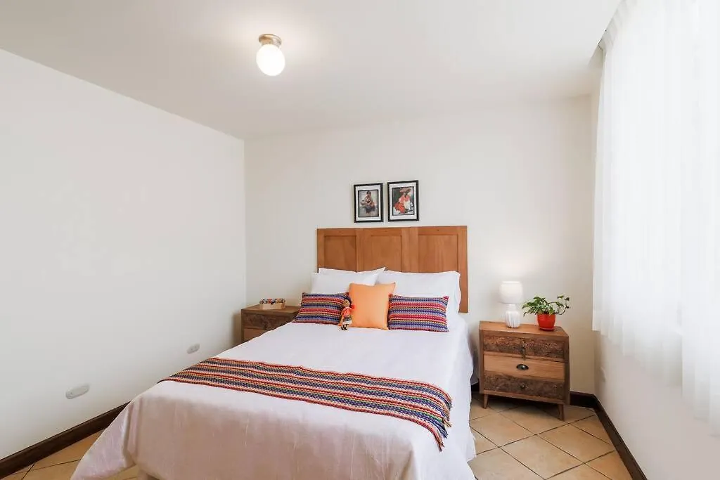 Dp1, Spacious & Bright Flat, 4 Mins To Cayala Guatemala City Apartment
