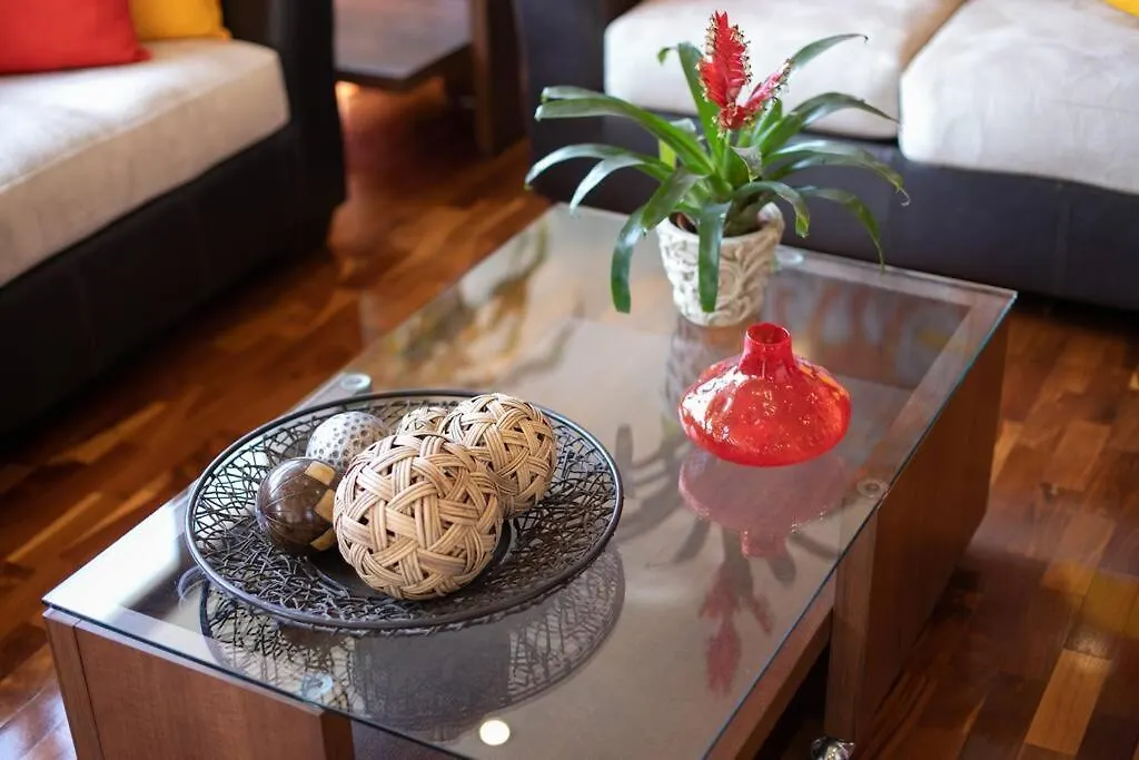 Dp1, Spacious & Bright Flat, 4 Mins To Cayala Guatemala City Apartment