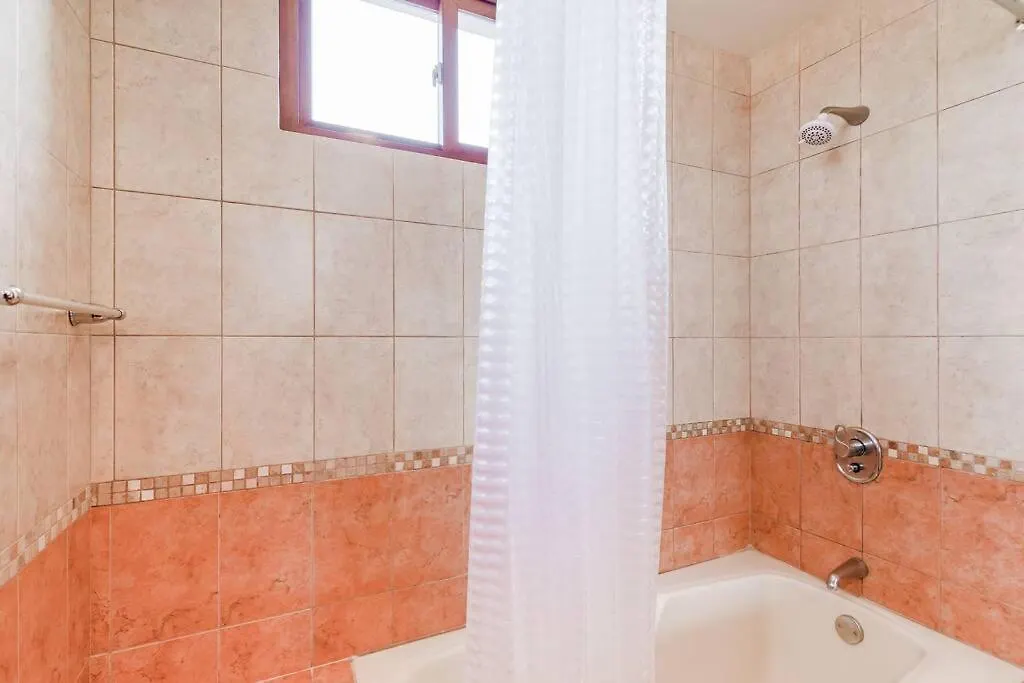 Apartment Dp1, Spacious & Bright Flat, 4 Mins To Cayala Guatemala City