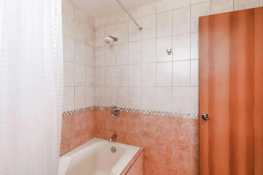 Dp1, Spacious & Bright Flat, 4 Mins To Cayala Guatemala City 0*,